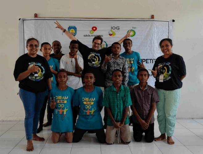 PROGRAM ENGLISH BOOTCAMP SISWA-SISWI TINGKAT SMP TANAH MERAH BARU, TAROI, ARANDAI, WERIAGAR DAN KOKAS - dokumentasi part 1